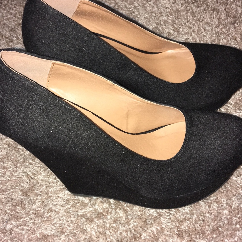 Women’s Wedge Heels Size 9!! Great Condition!!